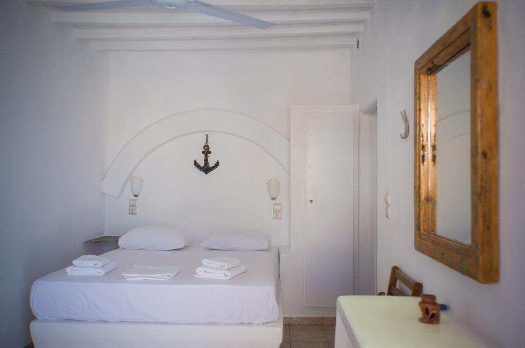Κymanemi Folegandros Hotell Agali Rum bild